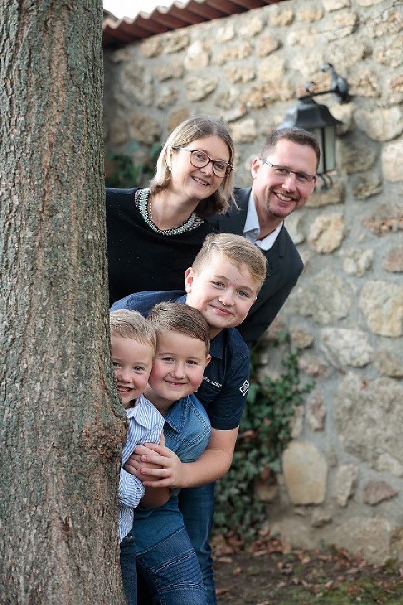Familie Hipp mit Ihren drei Kindern